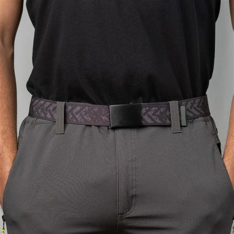 raztegljiv pas za hlače pri hoji po gorah