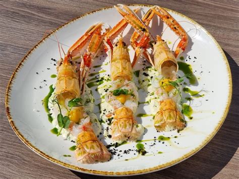 Eleganten krožnik morskih dobrot v Restavraciji Marina