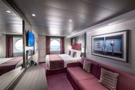 Notranjost luksuzne kabine z balkonom na MSC Fantasia