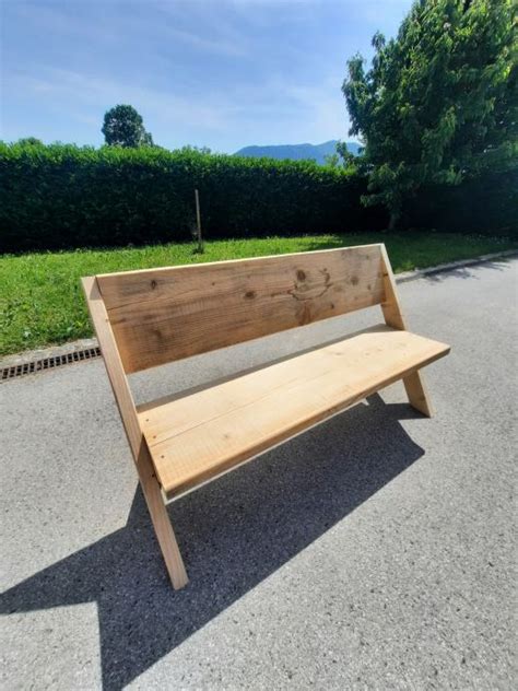 Lesena klop v naravnem okolju