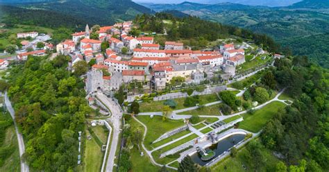 Srednjeveška vasica Štanjel na Krasu