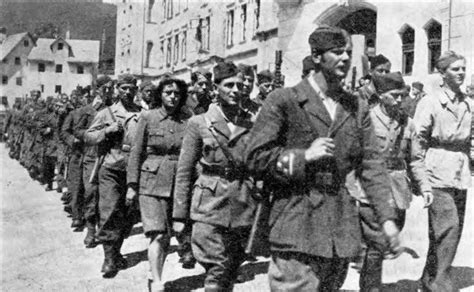 Partizanske enote v Trstu po osvoboditvi