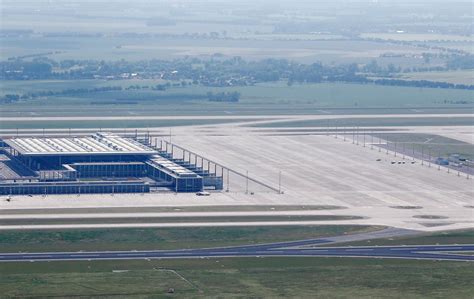 Pogled na letališče Berlin Brandenburg