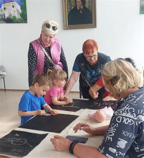 simbolna slika zavoda UMMI z mladimi ustvarjalci