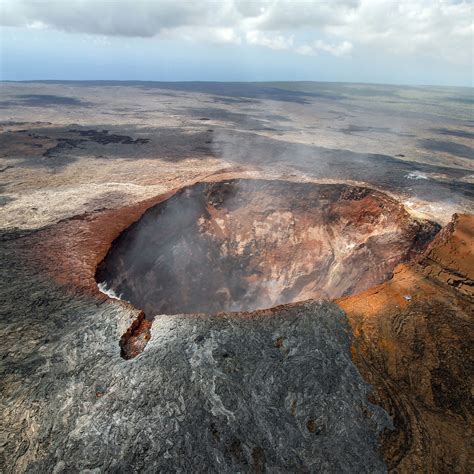 Tekoča lava v narodnem parku Hawaiʻi Volcanoes