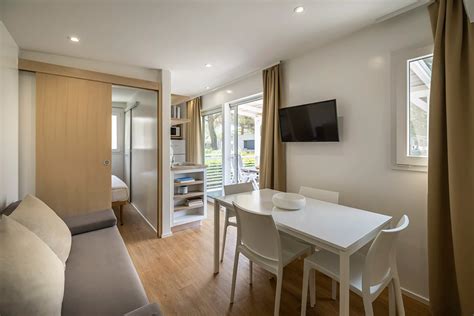 Notranjost mobilne hišice Mediterranean Standard 4