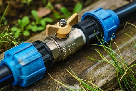 vodovodna cev, ki se polni z vodo