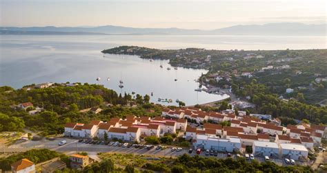 Zemljevid otoka Šolta z označenim zalivom Nečujam