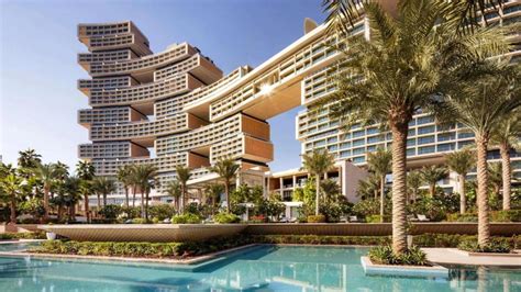 Luksuzen hotel v Dubaju z bazenom