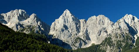 Gorska pokrajina v Julijskih Alpah s Triglavom