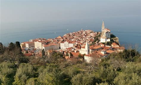 Piran, slikovito obmorsko mesto s stolnico