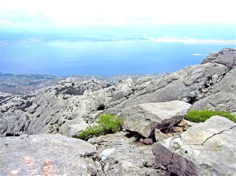 Razgled z vrha Osoršćice na okoliško otočje in morje