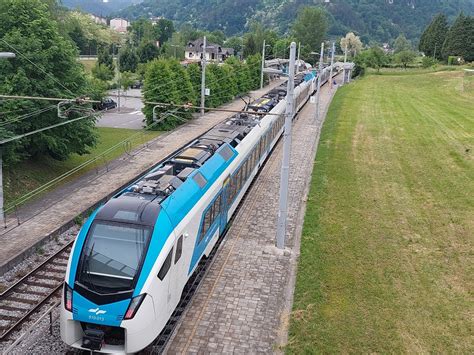 Vlak skozi podeželje