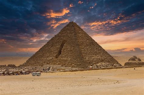 Pogled na Veliko piramido v Gizi