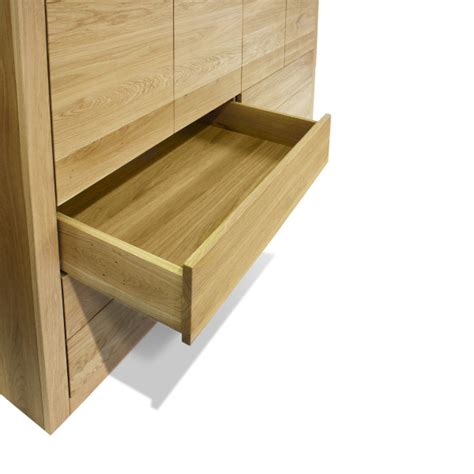 Detail masivnega hrastovega lesa kuhinjskega otoka