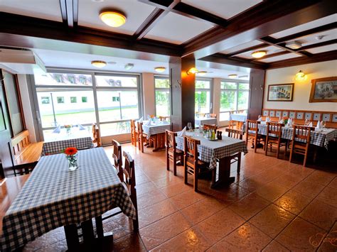 Pogled na Dvor Jezeršek z okolico