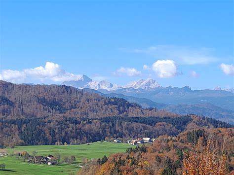 Ilustracija stare fužine z vodnim kolesom