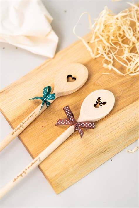 Leseni izdelki z gravuro kot poslovna darila