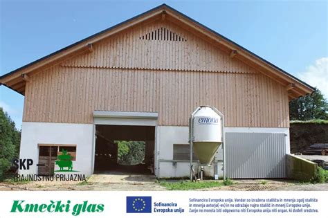 Notranjost sodobnega kompostnega hleva