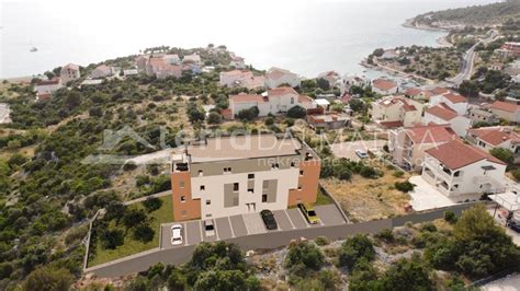 Pogled na Primošten s polotoka