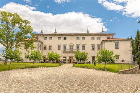 Panoramski razgled na vinorodne griče Goriških Brd