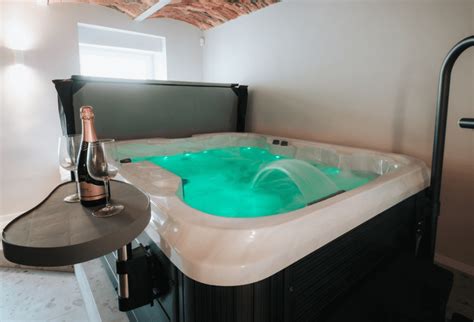 Urejen apartma z zasebnim jacuzzijem