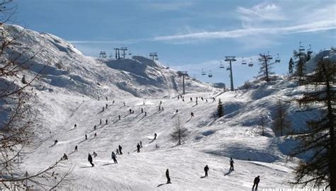 Pogled na smučišče Vogel nad Bohinjskim jezerom