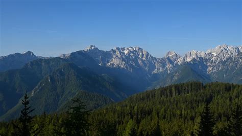 Pogled na Logarsko dolino z vznožja