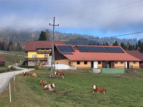 Mlada kmetija z moderno opremo