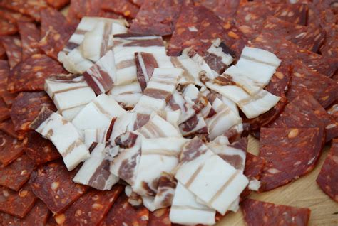 Prikaz različnih vrst domačih narezkov