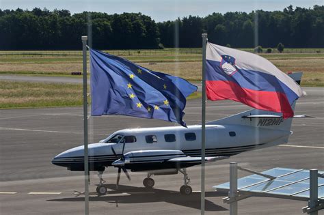 Zgodovinski posnetek letališča Maribor