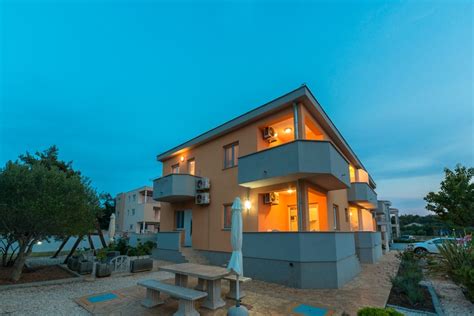 raznoliki apartmaji v Pakoštanih