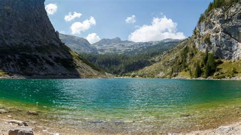 Bohinjko jezero v sončnem dnevu