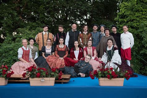 Zgodovinska fotografija članov kulturnega društva Bohinj