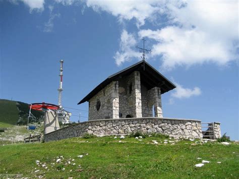 Plečnikova kapelica Marije Snežne na Krvavcu