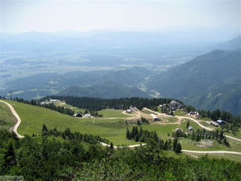 Pogled na Krvavec z okolico