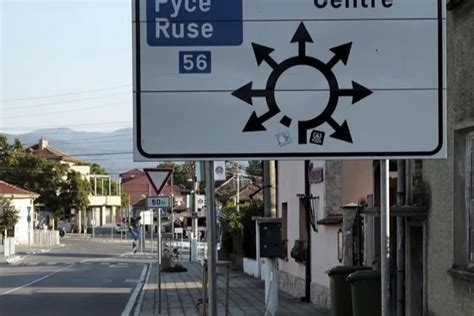 fotografija prometnega znaka za mejni prehod