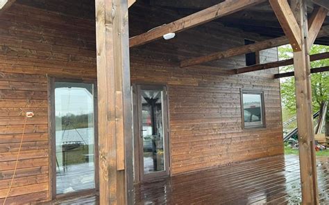 Notranjost apartmaja z razgledom na vinograde