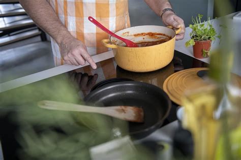 Razkošno pripravljena morska jed s svežimi sestavinami