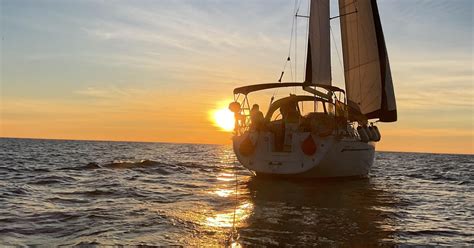 Jadrnica ob sončnem zahodu na Tenerifih