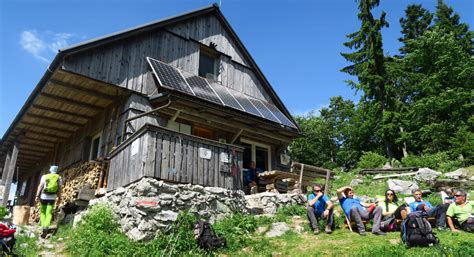 fotografija sodobne planinske koče Ruška koča