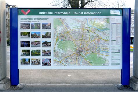 Informativna tabla z znakom čopastega ponirka