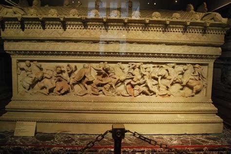 Aleksandrov sarkofag, relief z bitko