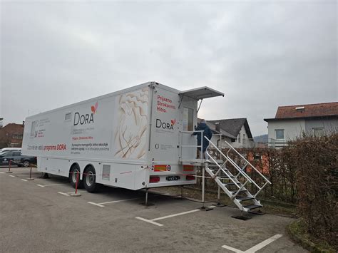 Mobilna enota za peskanje na terenu