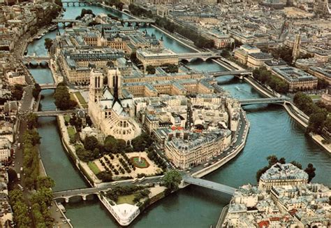 Pogled na Île de la Cité z Notre-Dame