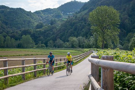 Kolesarska pot ob reki Savi