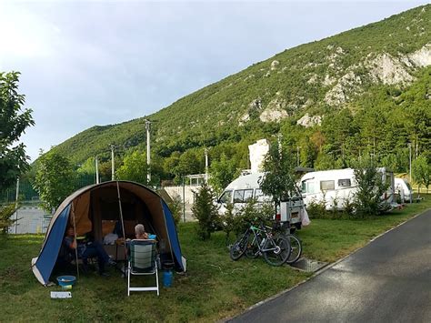 Kamp Tura Gradišče pri Vipavi - pogled na kamp