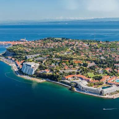 Panoramski razgled na obalo med tekom