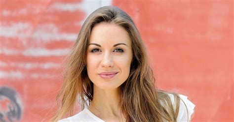 Tara Zupančič na plaži