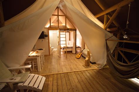 Notranjost luksuzne glamping vile